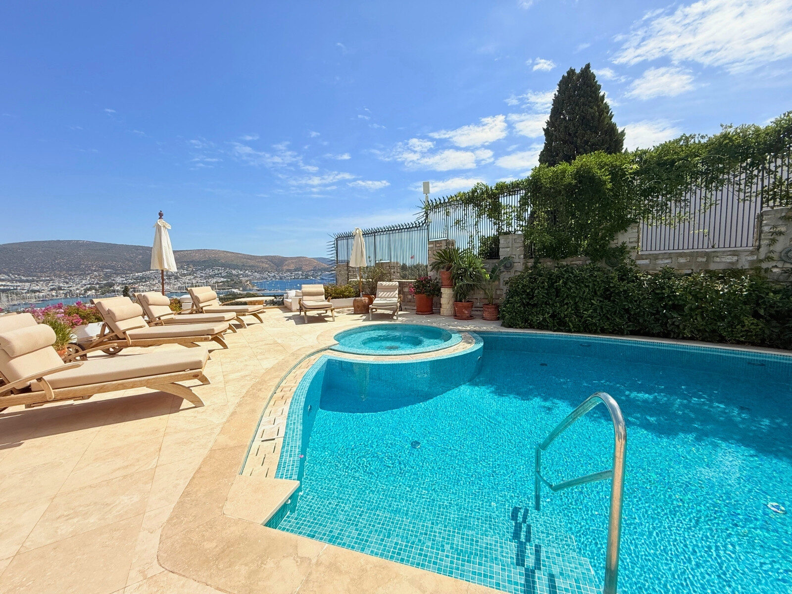 Bardakçı’da Kale ve Yeni Liman Manzaralı Satılık Modern Villa — Bodrum Merkez fotoğraf 6