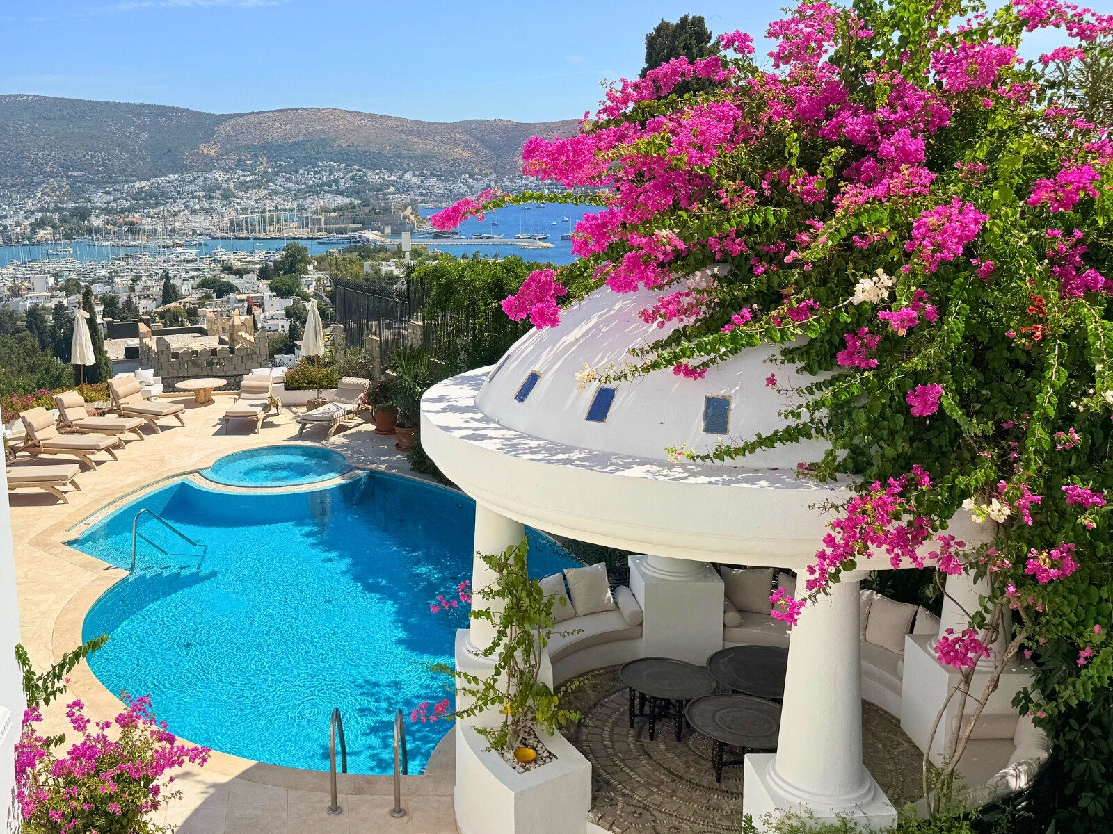 Bardakçı’da Kale ve Yeni Liman Manzaralı Satılık Modern Villa — Bodrum Merkez fotoğraf 1